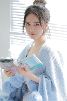 女性黑色蕾丝抹胸开叉短裙拔萝卜